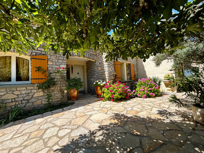 French property for sale in Saint-Privat-des-Vieux, Gard - €680,000 - photo 1
