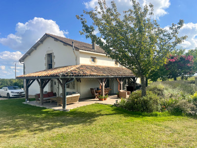 Beautiful 5 bed farmhouse with guest cottage and pool close to  Lauzun, Eymet and 30m from Bergerac