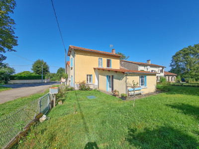 Maison à vendre à Pleuville, Charente, Poitou-Charentes, avec Leggett Immobilier