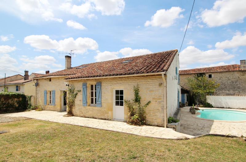 Maison à vendre à Fontaine-Chalendray, Charente-Maritime - 162.000 € - photo 1