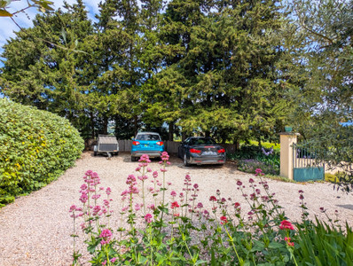 French property for sale in Buisson, Vaucluse - €395,000 - photo 1