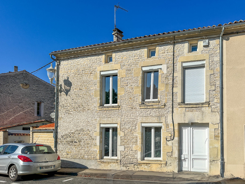 French property for sale in Matha, Charente-Maritime - €170,000 - photo 0
