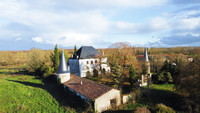 Chateau à vendre à Les Gours, Charente - 636.000 € - photo 1