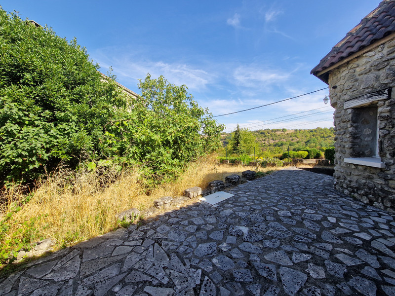 French property for sale in Ruelle-sur-Touvre, Charente - €145,000 - photo 2