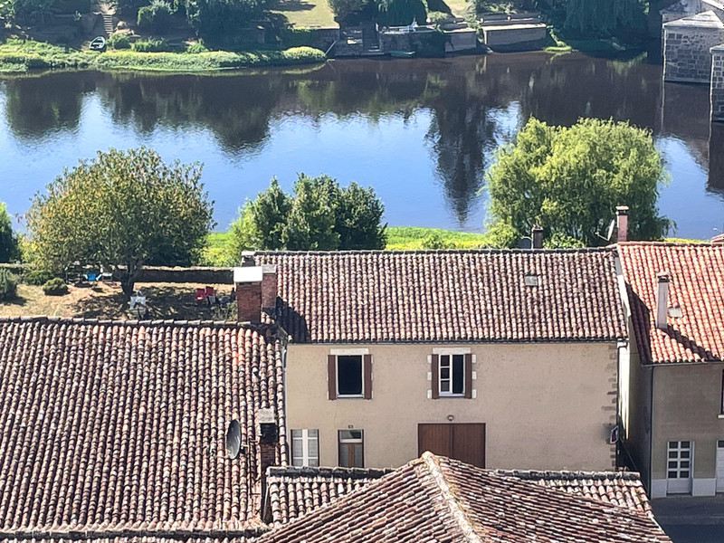 Maison à vendre à Confolens, Charente - 167.400 € - photo 1