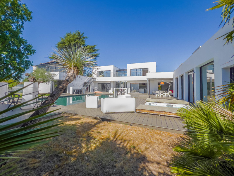 French property for sale in Angoulême, Charente - €1,890,000 - photo 4