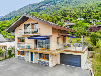 RARE, lakeside villa, with magnificent views over mountains and the waters of Lake Annecy  