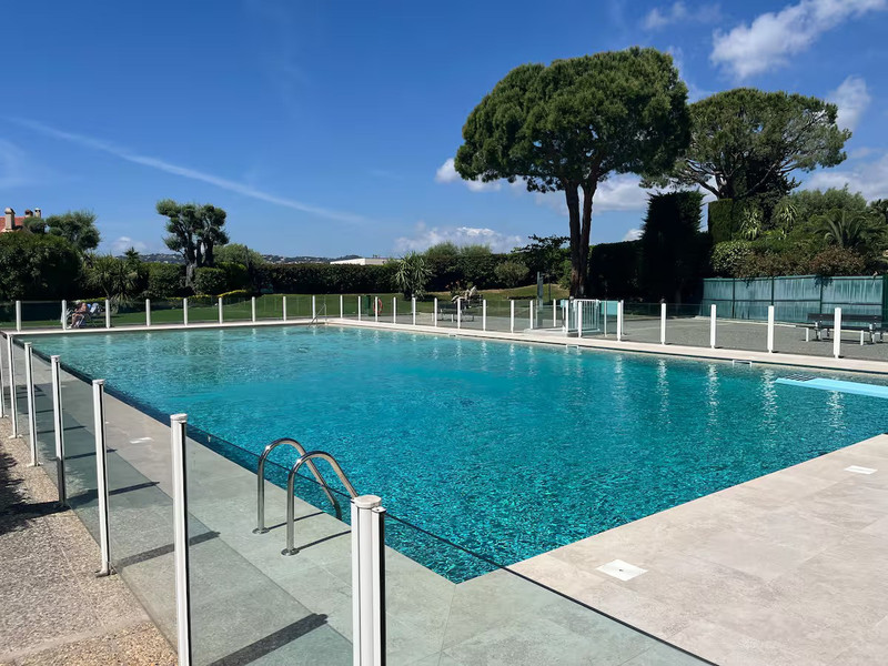 French property for sale in Antibes, Alpes-Maritimes - €650,000 - photo 2