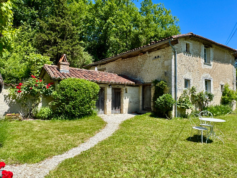 French property for sale in Montboyer, Charente - €318,000 - photo 9