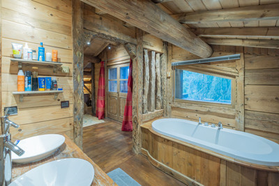 Luxury 3 bedroom chalet FOR SALE in Megeve , with an indoor pool in a private location close to the town. 