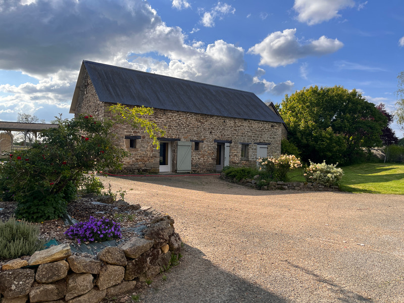 French property for sale in La Bazoge-Montpinçon, Mayenne - €345,000 - photo 1