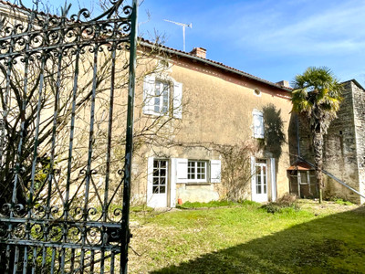 Maison à vendre à Courcôme, Charente, Poitou-Charentes, avec Leggett Immobilier