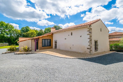 Maison à vendre à Bressuire, Deux-Sèvres, Poitou-Charentes, avec Leggett Immobilier