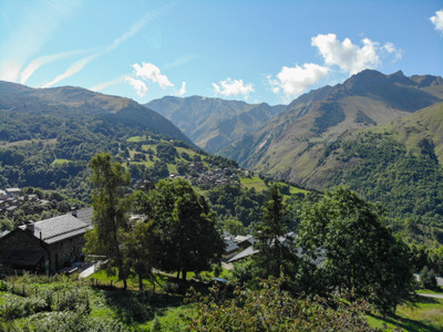 Exclusive 4-bedroom ski chalet with fantastic views in the heart of Saint Martin de Belleville – Three Valleys