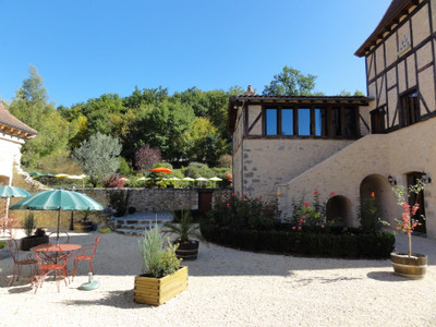 Gorgeous Château situated in a beautiful part of South-West France, right in the heart of the glorious countryside.