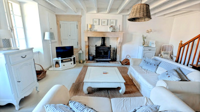 French property for sale in Saint-Pierre-de-Juillers, Charente-Maritime - €235,000 - photo 2