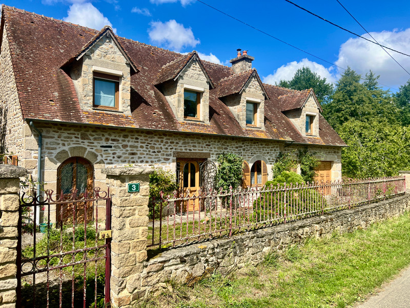 French property for sale in Saint-Agnant-de-Versillat, Creuse - €246,100 - photo 2