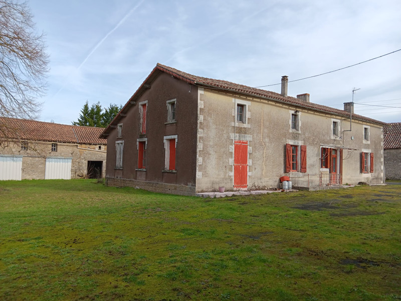 French property for sale in Vanzay, Deux-Sèvres - €106,700 - photo 11