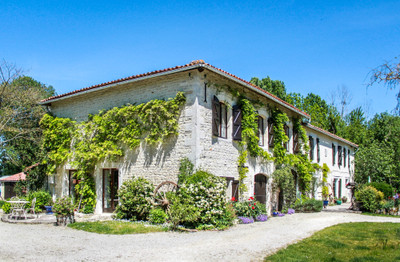 Maison à vendre à Saint-Fraigne, Charente, Poitou-Charentes, avec Leggett Immobilier