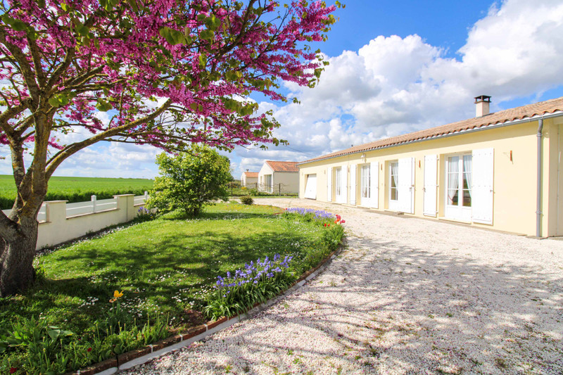 French property for sale in Fontenet, Charente-Maritime - €233,000 - photo 0