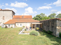 Propriété à vendre à Chasseneuil-sur-Bonnieure, Charente - 327 000 € - photo n°6