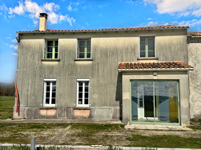 French property for sale in Léoville, Charente-Maritime - €265,000 - photo 2