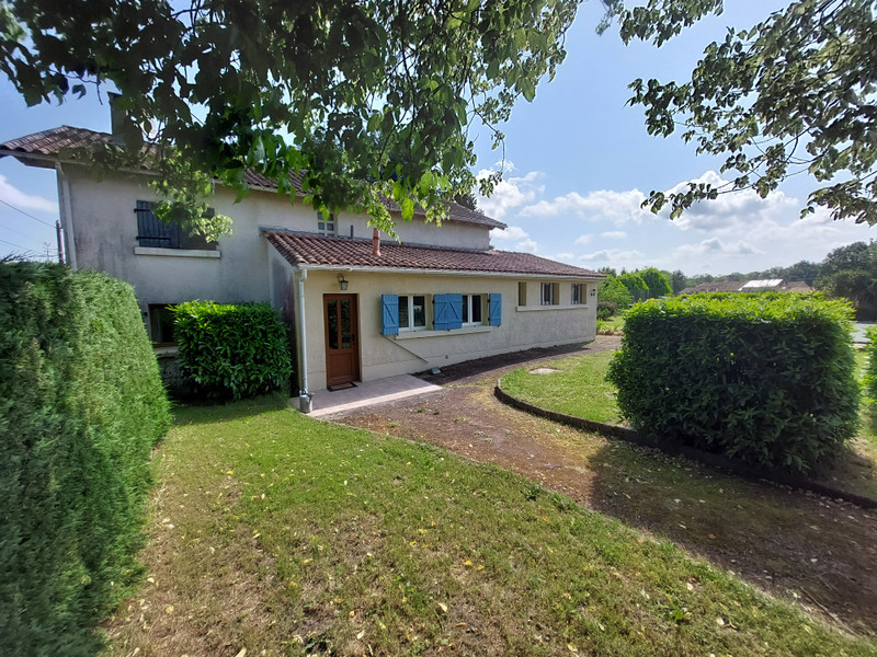 French property for sale in Dignac, Charente - €215,500 - photo 3