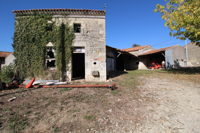 Maison à vendre à Lupsault, Charente, Poitou-Charentes, avec Leggett Immobilier