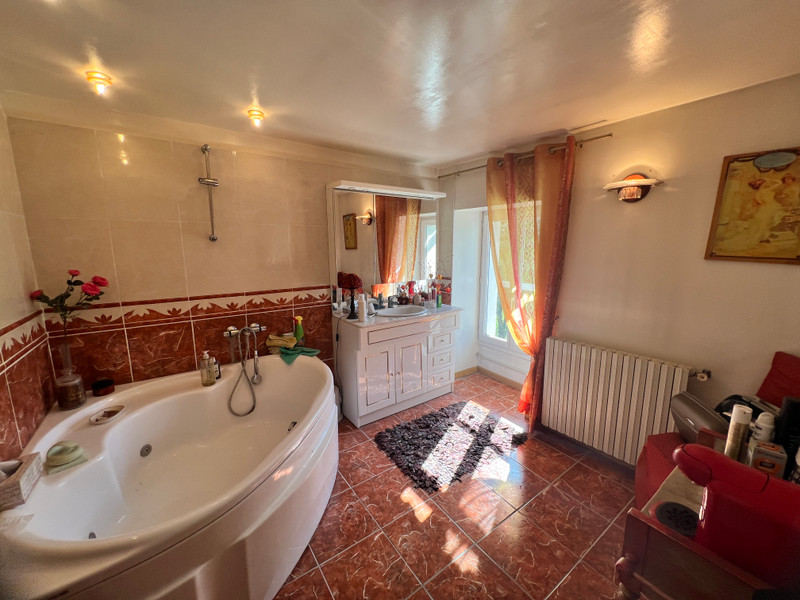 French property for sale in Chalais, Charente - €235,400 - photo 5