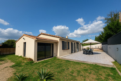French property for sale in Rocbaron, Var - €430,000 - photo 3