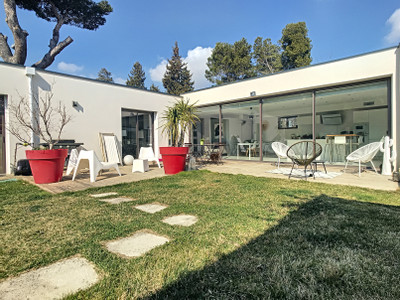 Maison à vendre à Villeneuve-lès-Avignon, Gard, Languedoc-Roussillon, avec Leggett Immobilier