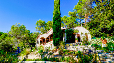 Maison à vendre à Pierrevert, Alpes-de-Hautes-Provence, PACA, avec Leggett Immobilier