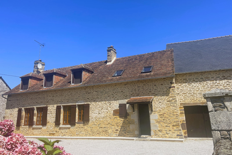 Maison à vendre à Champfrémont, Mayenne - 199 995 € - photo 1