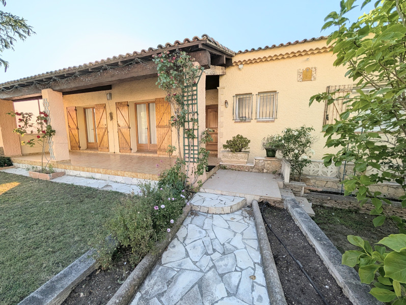 French property for sale in Carnoux-en-Provence, Bouches-du-Rhône - €660,000 - photo 1