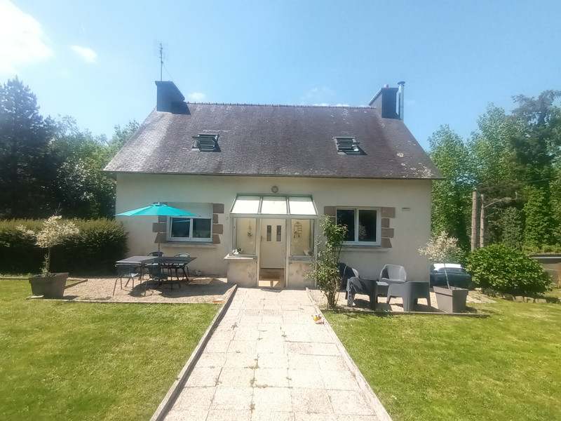 Maison à vendre à Belle-Isle-en-Terre, Côtes-d'Armor - 189.000 € - photo 1