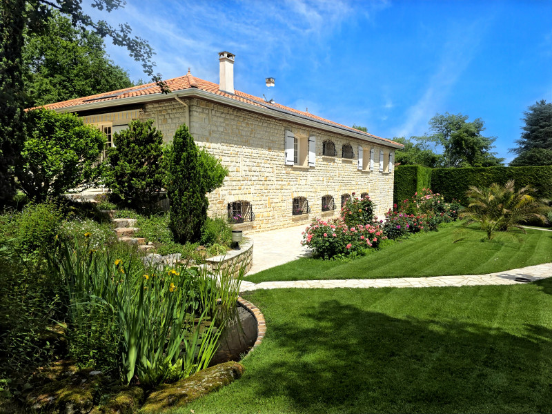 Propriété à vendre à Puymoyen, Charente - 499 900 €