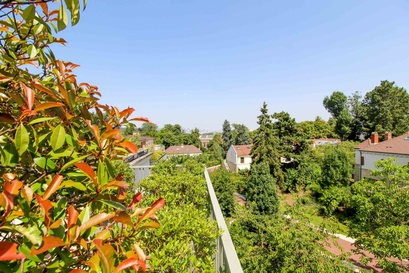 Apartment in Garches HautsdeSeine SW facing 106m2 2 bed