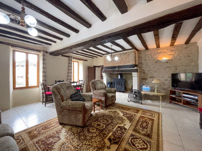 French property for sale in Genneton, Deux-Sèvres - €468,000 - photo 2