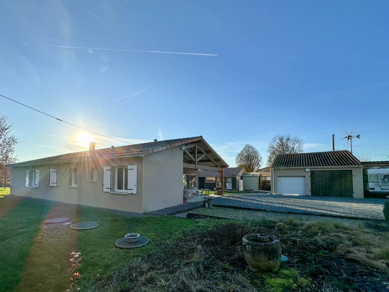 French property for sale in Migron, Charente-Maritime - €260,000 - photo 1