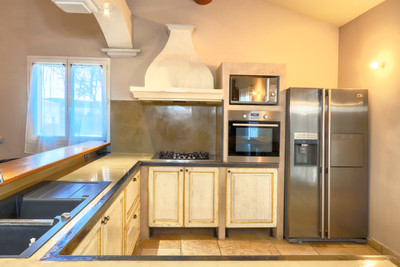 French property for sale in Apt, Vaucluse - €366,000 - photo 3