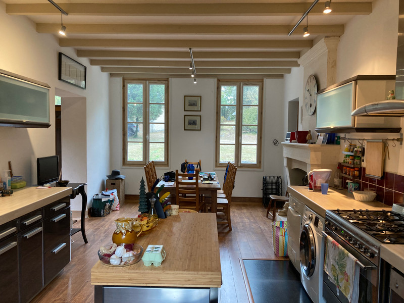 Propriété à vendre à Barbezieux-Saint-Hilaire, Charente - 650 000 €