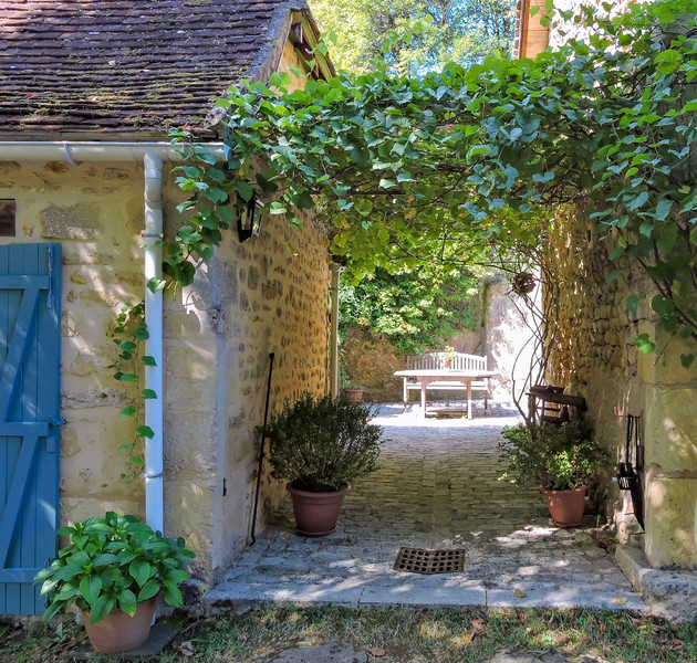 French property for sale in Fleurac, Dordogne - &#8364;785,000 - photo 2