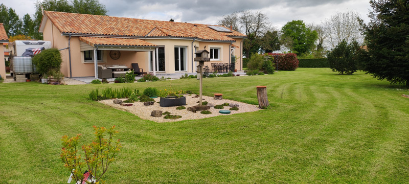 French property for sale in Saint-Macoux, Vienne - €278,200 - photo 4