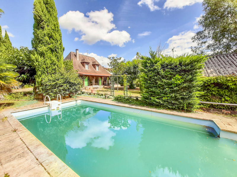 French property for sale in Antonne-et-Trigonant, Dordogne - €226,000 - photo 2
