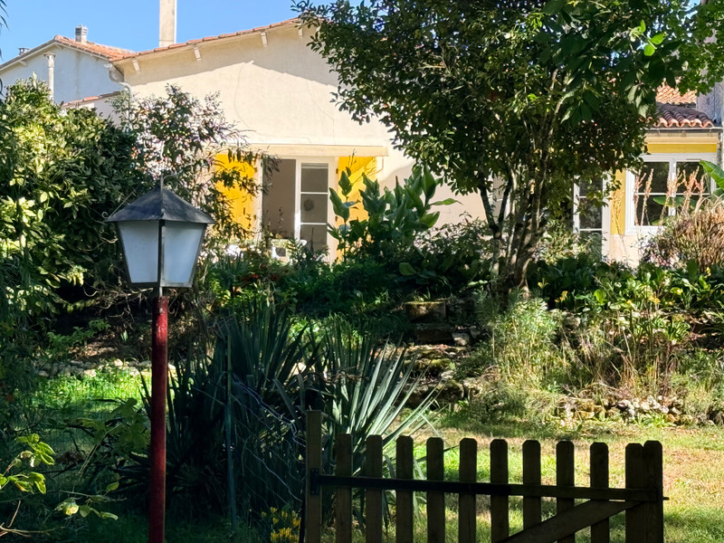 French property for sale in Les Églises-d'Argenteuil, Charente-Maritime - €329,000 - photo 6