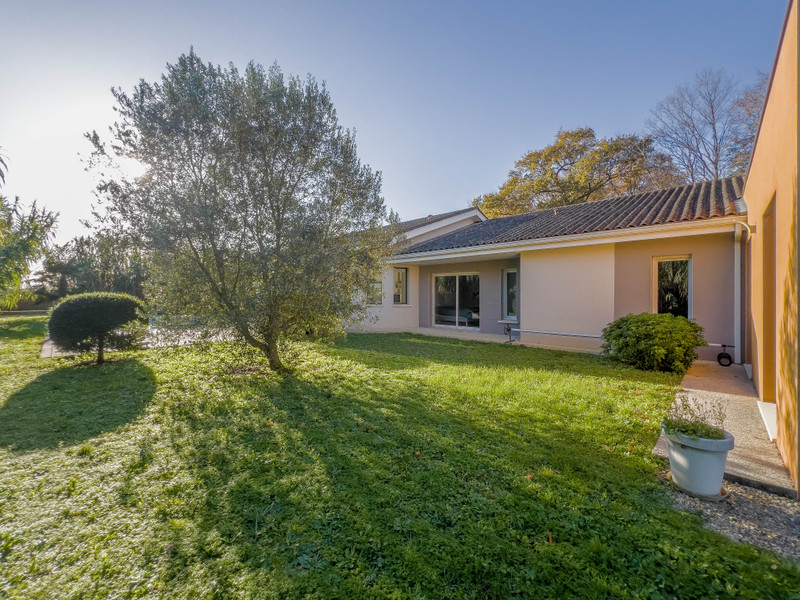 French property for sale in Angoulême, Charente - €729,000 - photo 3