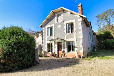 French property for sale in Lisle, Dordogne - €299,999 - photo 1