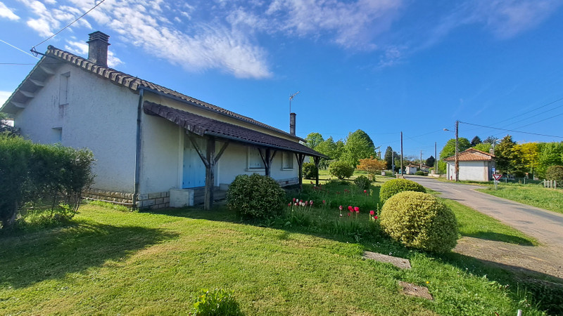 French property for sale in Montembœuf, Charente - €119,900 - photo 1