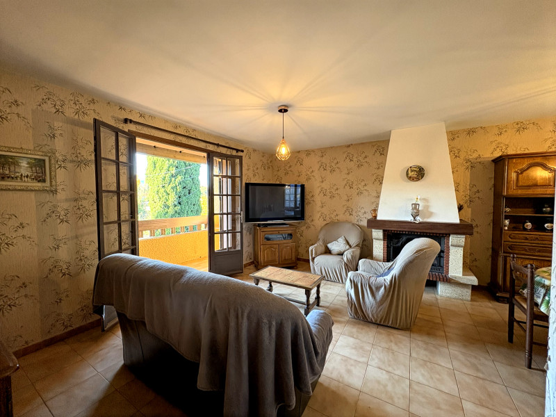 French property for sale in Vinça, Pyrénées-Orientales - €299,000 - photo 1