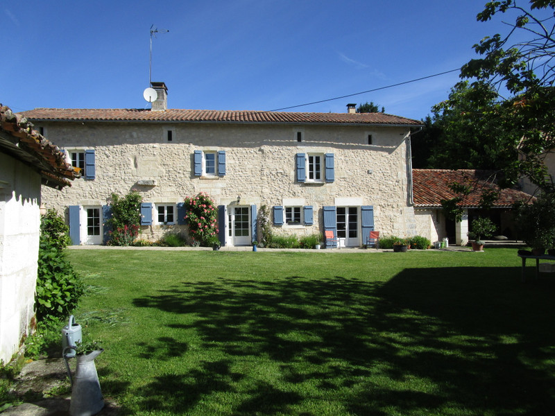 Maison à vendre à La Rochebeaucourt-et-Argentine, Dordogne - 480.000 € - photo 1